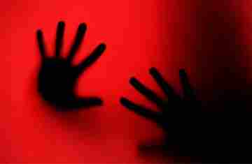  Crime de estupro: entenda os agravantes e punições previstas em lei 